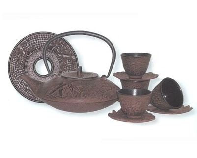 Cast Iron Tea Set with 4 Cups and Leaf Design Saucers, 40 Oz