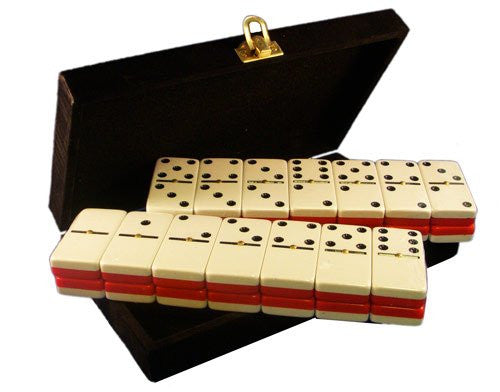 TWO TONE DOUBLE 6 RED & WHITE W SPINNERS (2” x 1” x ½”) 
54 x 28 x 12mm IN A VELVET BOX