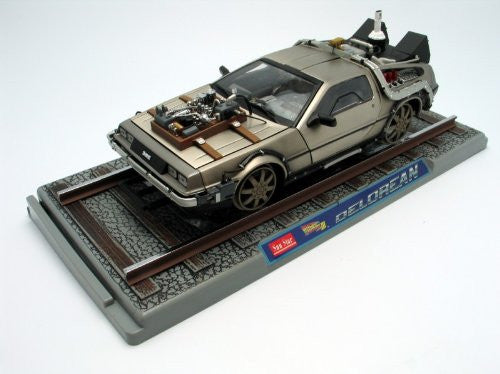 Sun Star - Back To The Future Part III DeLorean (1/18 scale diecast model car)