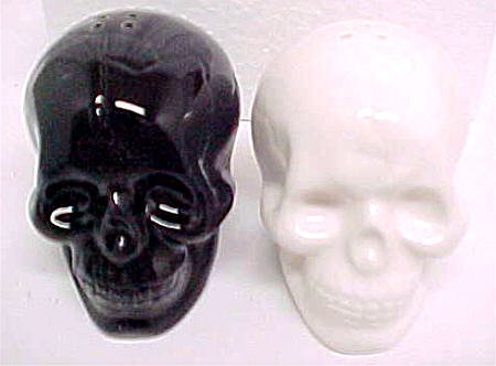 Skull Salt and Pepper Shaker Set (Ceramic)