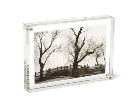 The Original Magnet Frame, 6 x 8 inches, Clear