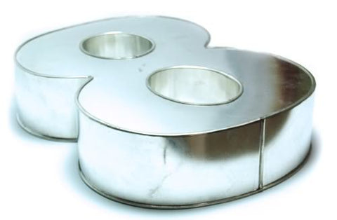 Large Number Eight Cake Tin, 14"x10"x3" (approximate)