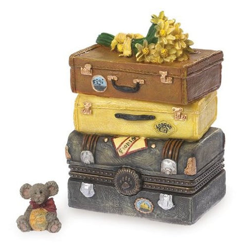 Boyds Stack of Suitcases Treasure Box Rose’s Travels with Gulliver McNibble