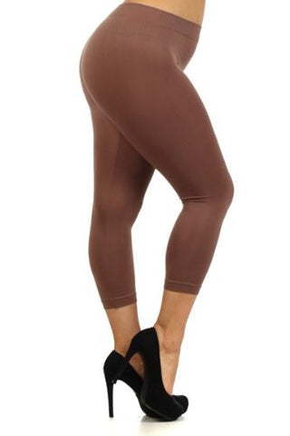 Yelete Plus Size Seamless Solid Color Capri Nylon Leggings - Taupe