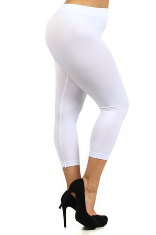 Yelete Plus Size Seamless Solid Color Capri Nylon Leggings - White